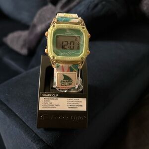 NEW!Freestyle Shark Clip